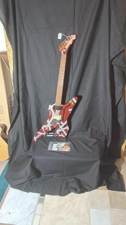 EVH STRPED SERIES SHARK BITE ELECTRIC GUITAR