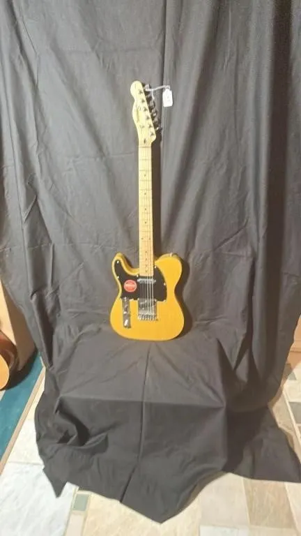 Squier Electric Guitar Left