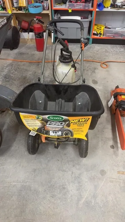 Scott's Hand Sprayer (Fertilizer Spreader.)
