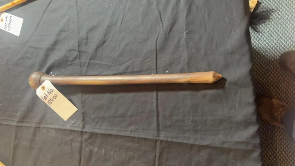 WOODEN HUNTING CLUB