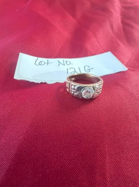 Decorative Two-Tone Band Ring with Center Stone