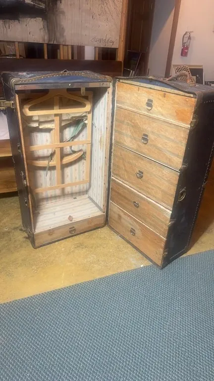 STEAMER TRUNK