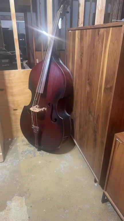 VINTAHE STANDUP BASS