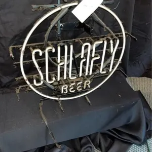 SCHSFLY NEON SIGN DOES NOT LIGHT UP