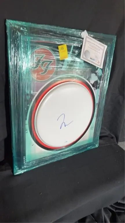 "Foo Fighters" Signed Picture and Drum Top.SIGNED