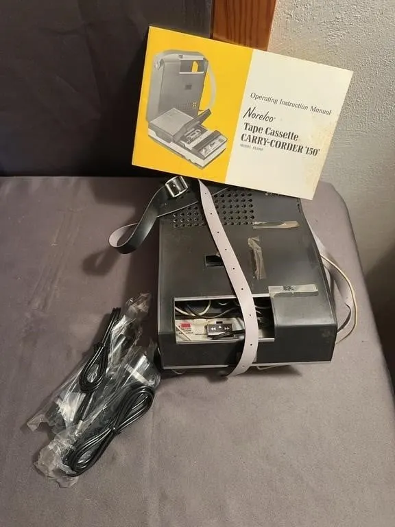 Norelco Carry-Corder 150 Cassette Recorder with Am
