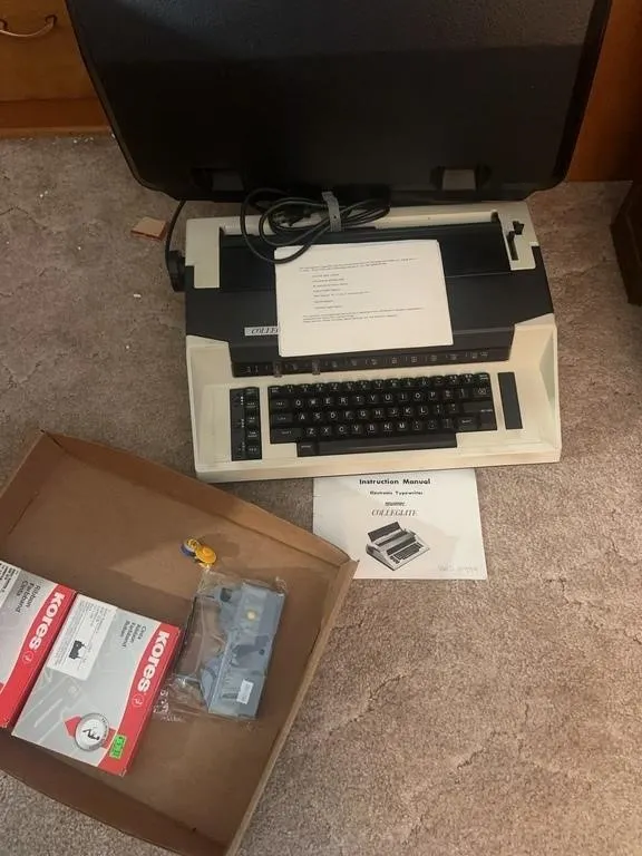 Swintec Collegiate Electronic Typewriter with Hard