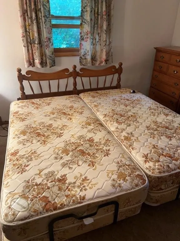Riverside Furniture Wood Bedroom Suite with Dresse
