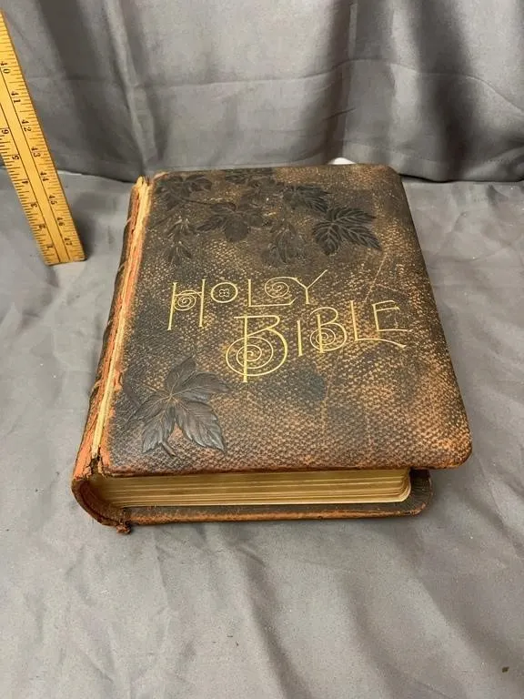 Antique Pronouncing Parallel Family Bible IOOF Ind