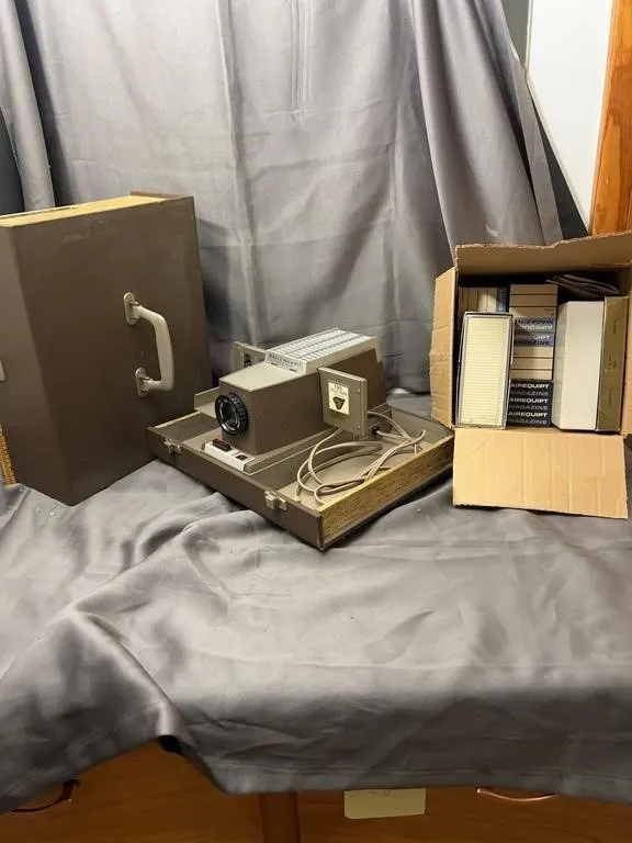 Bell & Howell Headliner Model 706 Slide Projector