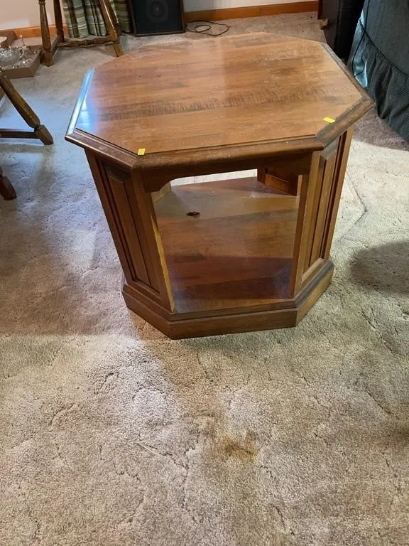 Ethan Allen Style Nutmeg Finish Octagonal Tiered E
