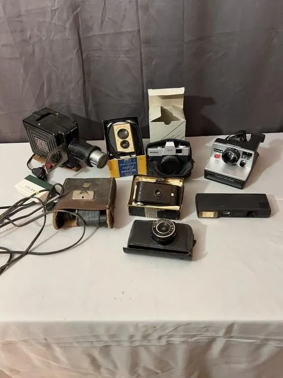 Assorted Photographic Equipment Lot Including Koda