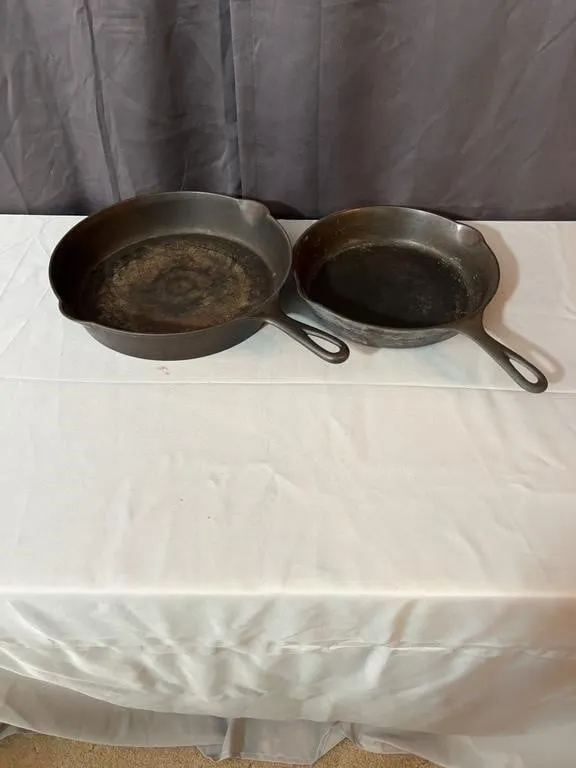 Antique The Favorite No. 10 Cast Iron Skillet and