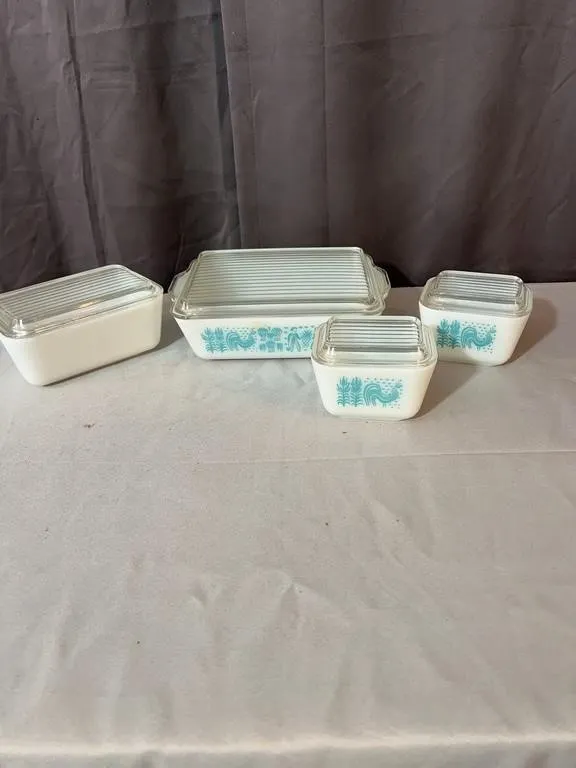 Pyrex Amish Butterprint Refrigerator Dish Set With