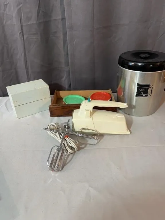 Kitchenalia Lot West Bend Canisters Sunbeam Hand M