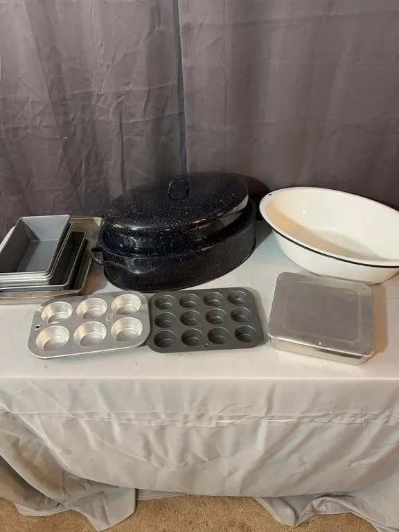 Assorted Enamelware Roaster Basin and Metal Bakewa