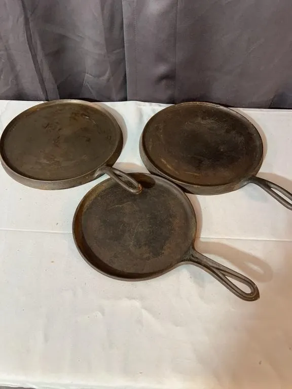 Wagner Ware and Favorite Piqua Ware Cast Iron Roun