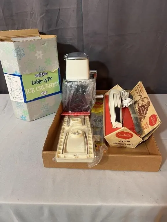Sunbeam Electric Slicing Knife and Swing-A-Way Ice
