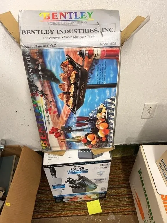 Bentley Grillmaster 4 Barbecue Grill and Ninja Foo