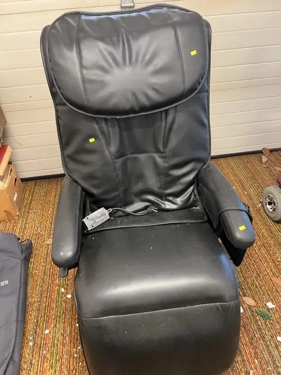 Comfort Trends Model CT-12 Black Leatherette Massa