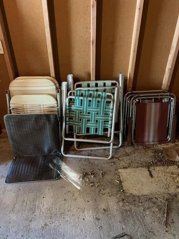 Folding Lawn Chairs and Beach Loungers Lot