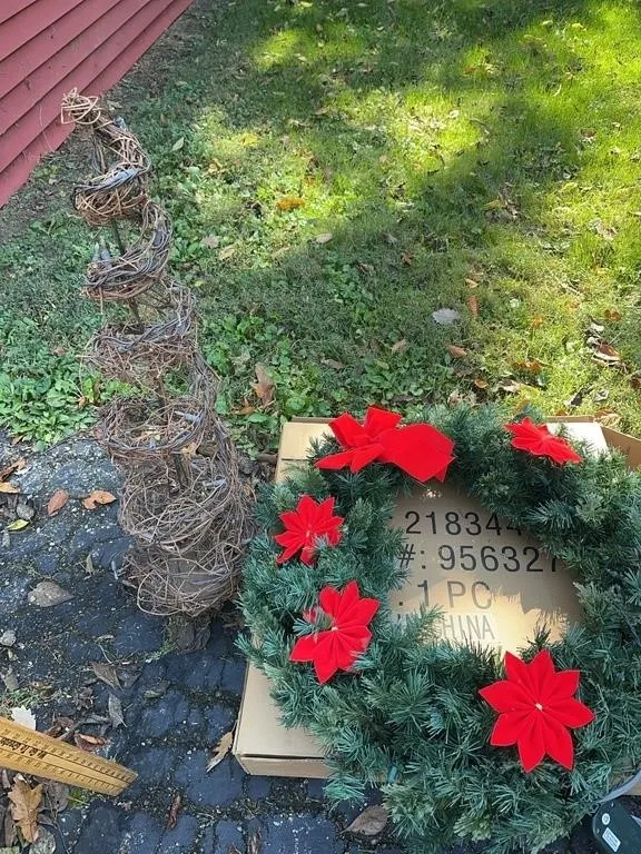 Artificial Poinsettia Christmas Wreath and Lighted