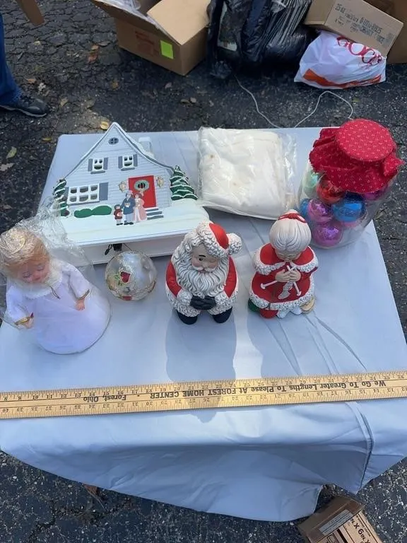 Vintage Christmas Decor Lot Ceramic Figures Lighte