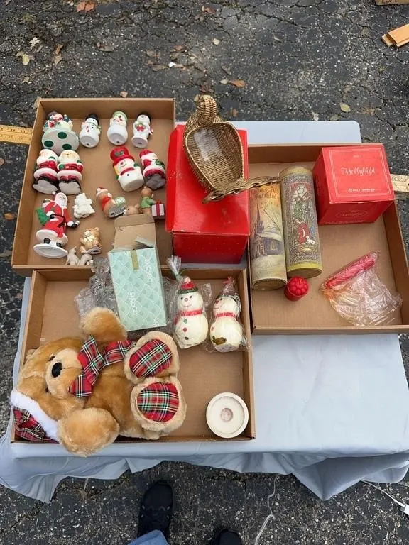 Holiday Decor Collection Featuring Holt-Howard Hol