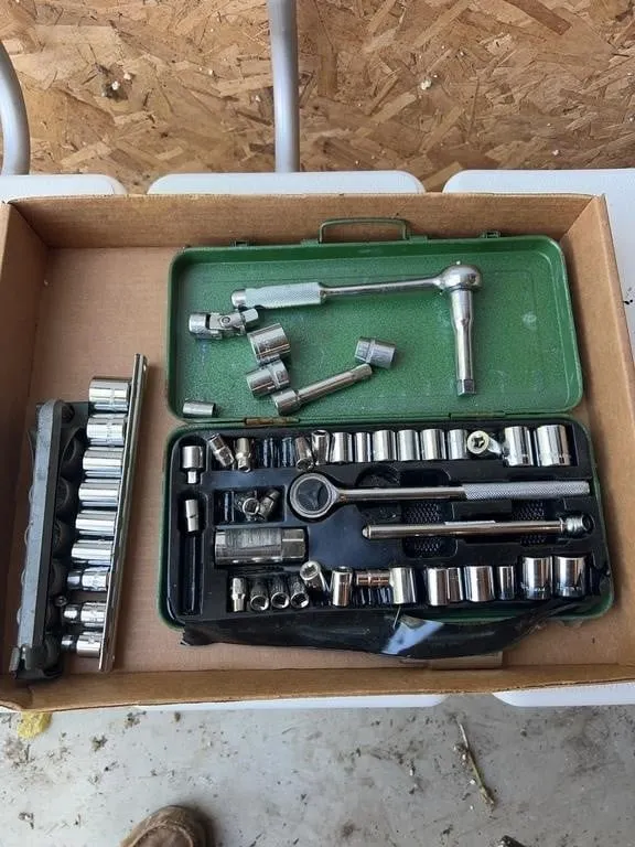 Mechanics Socket Set with Metal Tool Box and Extra