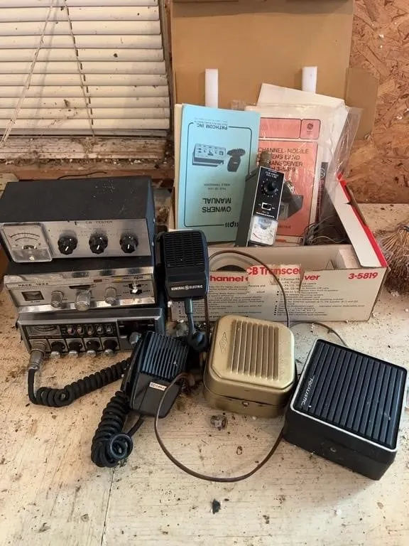 General Electric Pace Lafayette CB Radio Transceiv