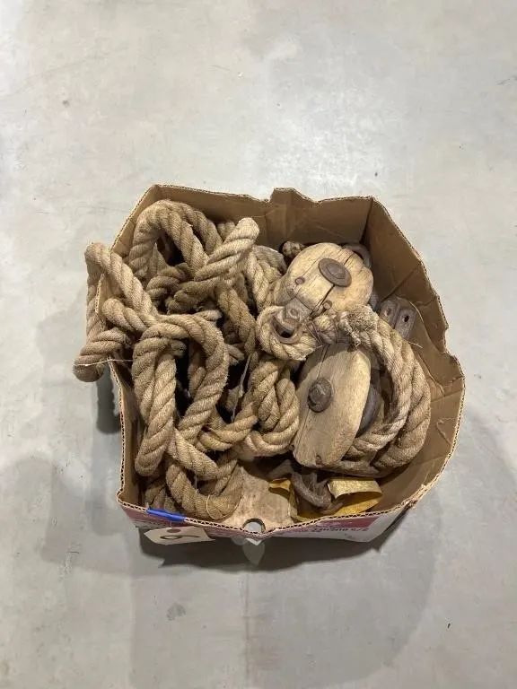 Wooden Pulleys & Rope