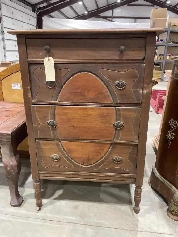 4-Drawer Chest of Drawers - missing 1 wheel