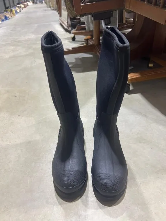 Muck Boot Men's Slip On Boot Sz 9 Women's Sz 10 NI