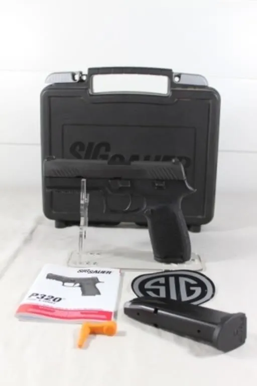 Sig Sauer P320 .40 S&W Pistol w/Hard Case