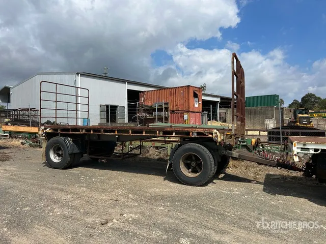 1976 Haulmark 6 m Dog Flatbed Trailer