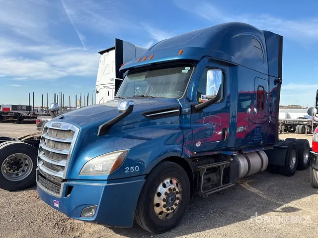 2020 Freightliner Cascadia 126 6x4 T/A Sleeper Truck Tractor (Inoperable)