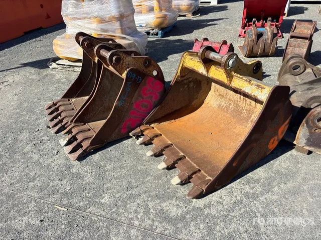 Quantity of (3) Digging 36 in, 24 in, 18 in Excavator Bucket