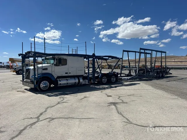 2017 Volvo VAH 6x4 Sleeper Car Carrier Truck