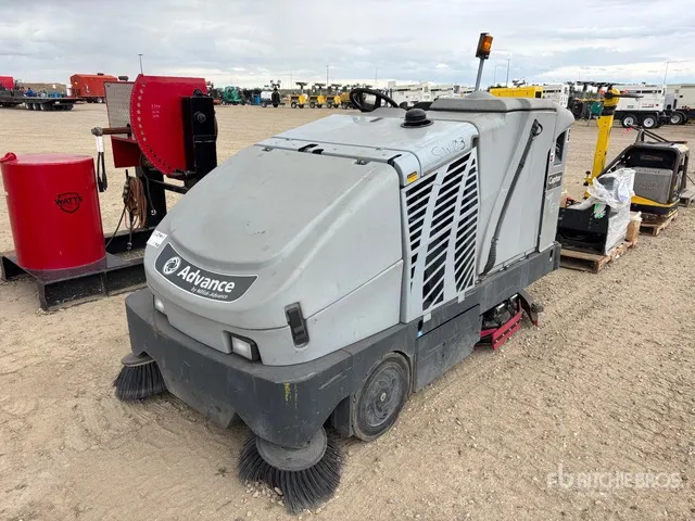 2011 Advance Captor 4800 Ride-On Floor Sweeper