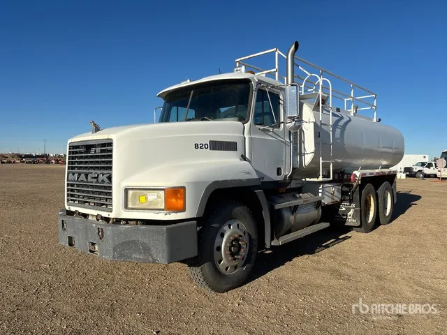 2000 Mack CH613 3500 gal 6x4 Water Truck