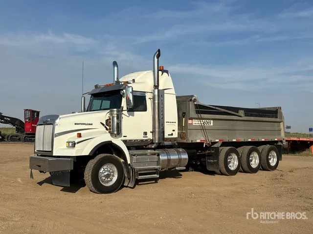 2015 Western Star 4900 8x6 Sleeper Tri/A Dump Truck