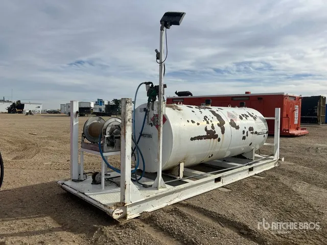 2007 Westeel 4100 L Skid Mounted Steel Fuel Tank