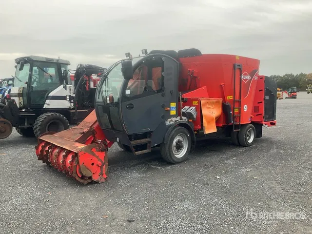 2013 Kuhn SPV 12 POWER 12000 L 4x2 Feed Wagon