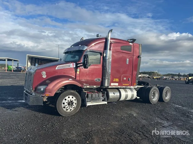 2017 Kenworth T880 6x4 T/A Sleeper Truck Tractor