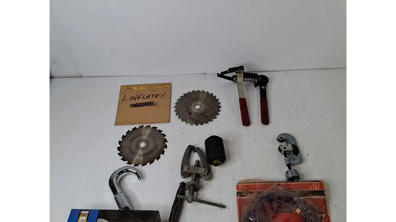 Siphon Spray Blo-Gun, Mini Spray Paint Gun, Saw Blades, Misc