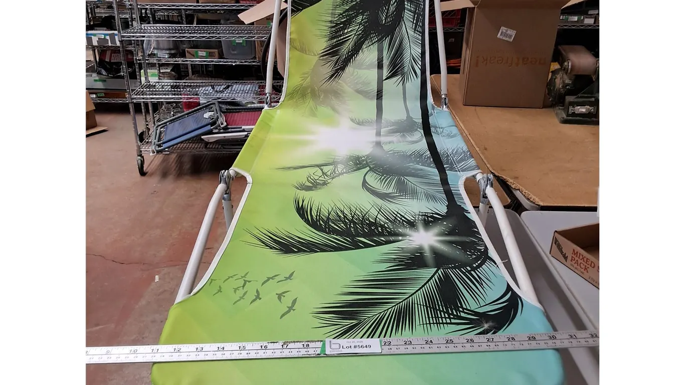 Collaspable Folding Lounger (cannot ship)