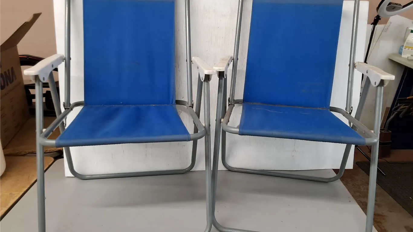 (2) Folding Lawn Chairs