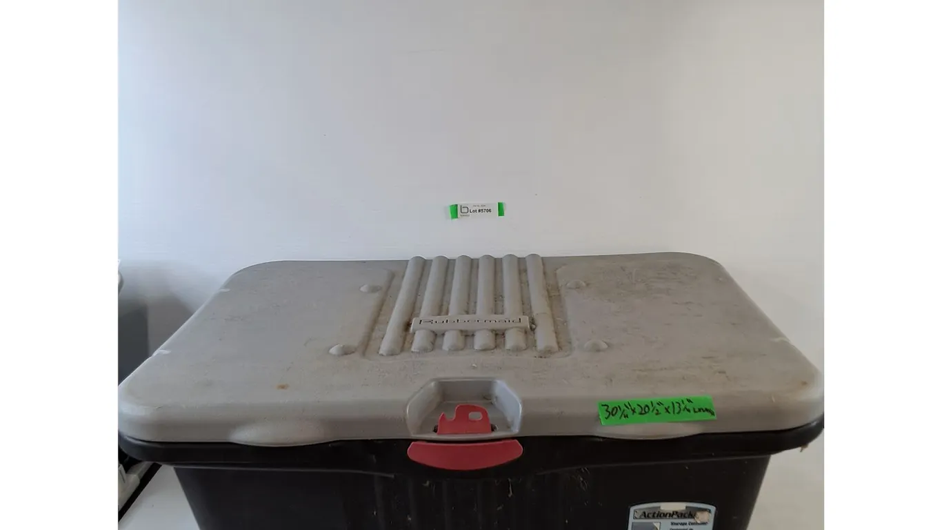 *Rubbermaid Action Packer Tote Bin With Lid, 30 1/4" x 20 1/2" x 13 1/4" No Shipping
