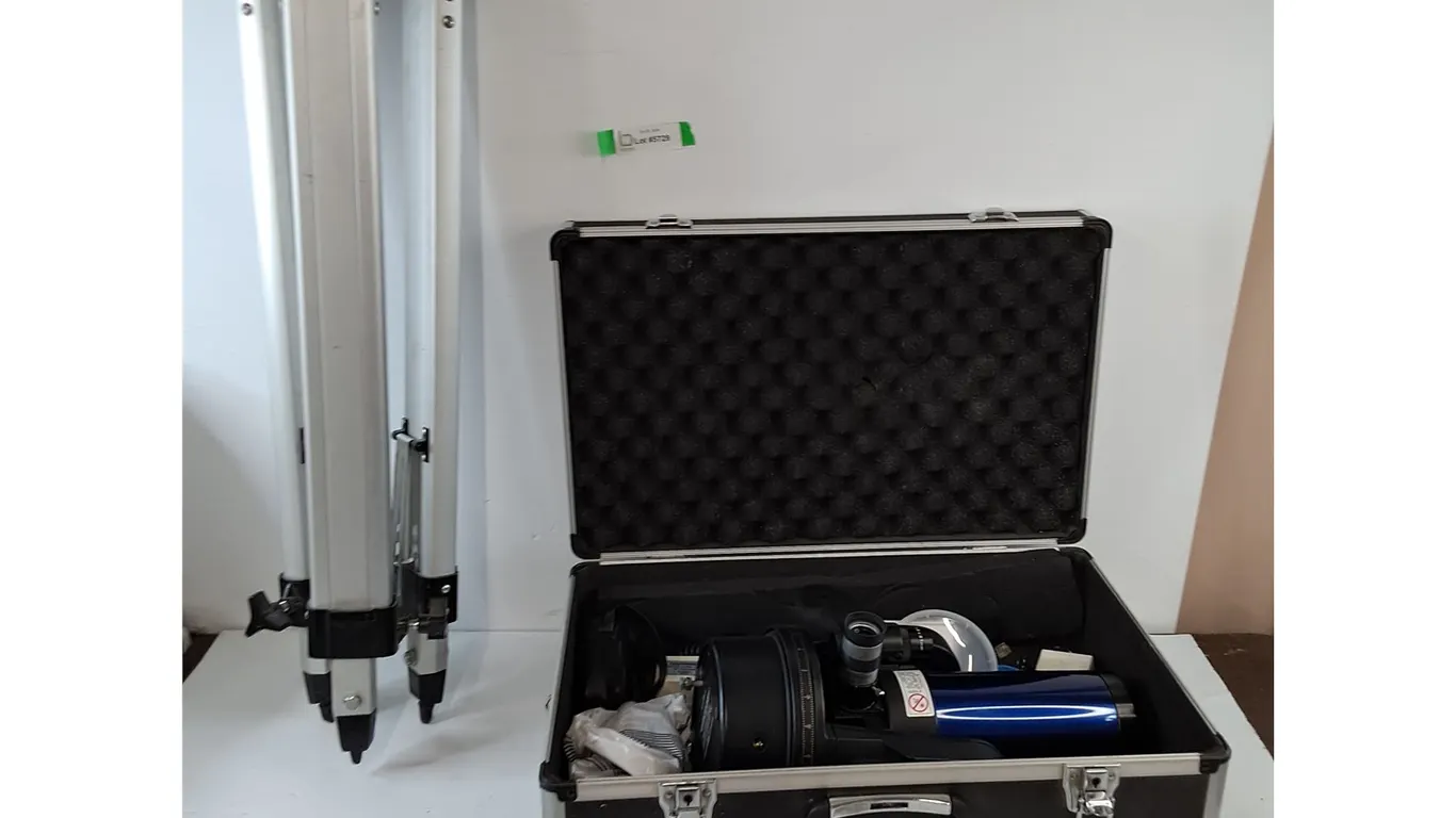 *Meade Telescope, Standing Tripod Mount, Manual for Beginners, Carry Case, Accessories No Shipping