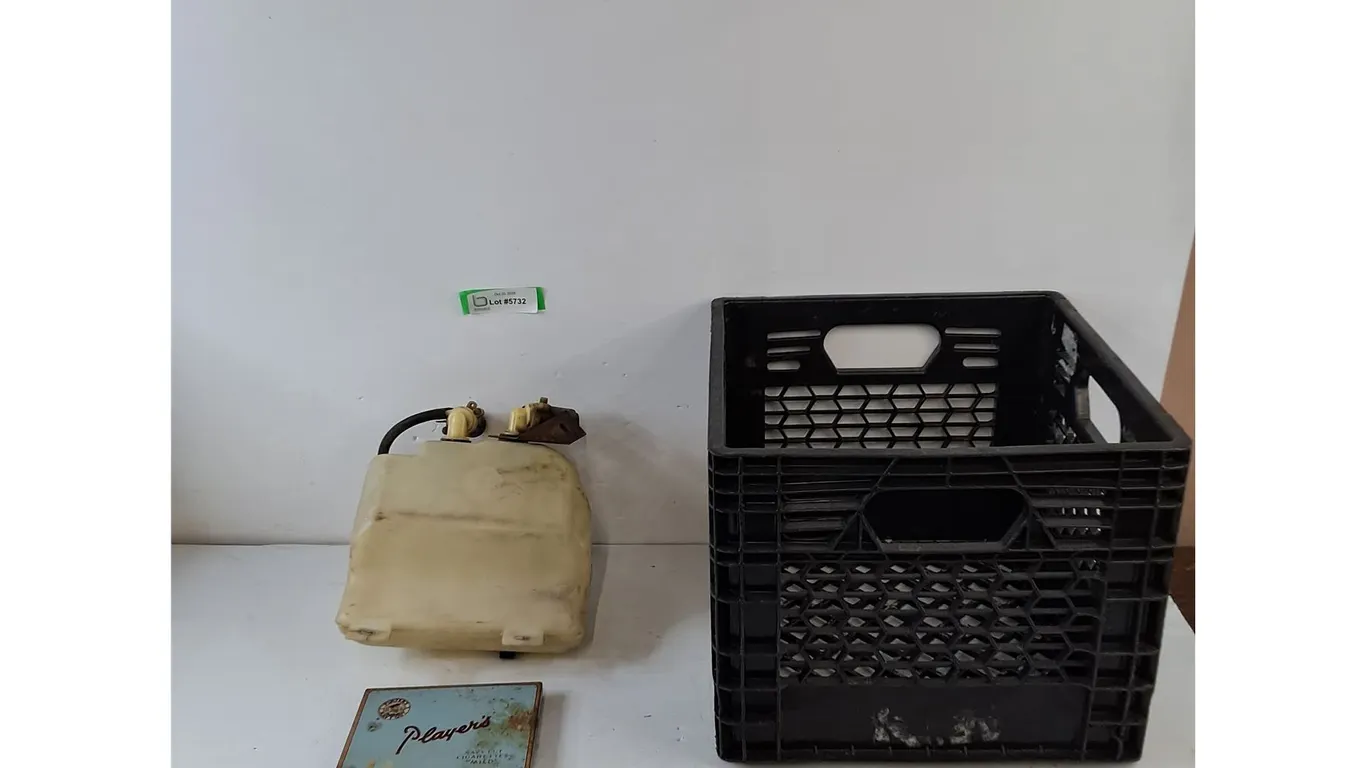 Jeep Cherokee XJ Windshield Washer Fluid Reservoir Bottle, Player's Tin , Milk Crate No Shipping